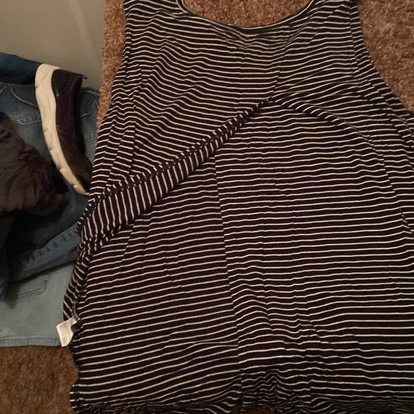 Black and white old navy top with slit in the back. Good condition. - Picture 3 of 3